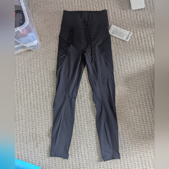 NWT Lululemon Cargo High Rise Hiking Tight 25", Size 4 - Picture 1 of 5